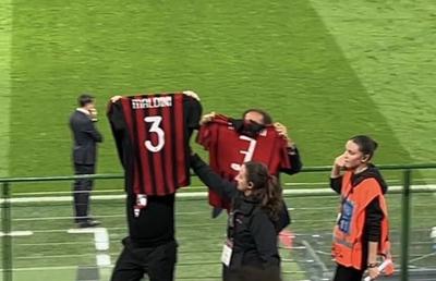 Tricoul lui Maldini, interzis pe San Siro » Fanii care l-au purtat, dați afară de pe stadion