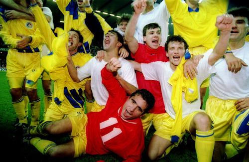 Bucuria „tricolorilor” după calificarea la Mondialul din 94.