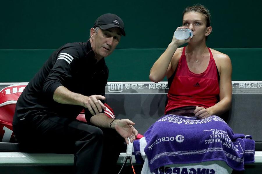 Darren Cahill o cunoaște foarte bine pe Simona și îi anticipează reacțiile Foto Guliver/GettyImages Simona Halep, reticentă față de US Open: „E o decizie extrem de personală” » Darren Cahill crede că protocolul nu va funcționa pentru sportiva sa