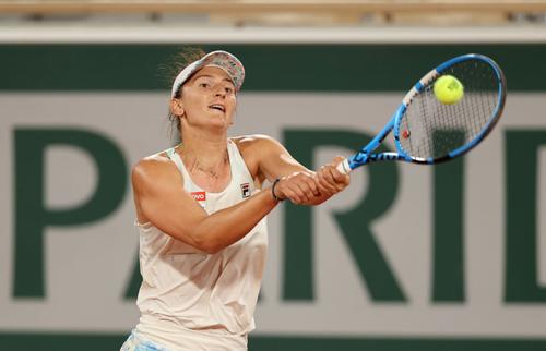 Irina Begu (30 de ani) și argentinianca Nadia Podoroska (24 de ani) au fost eliminate în semifinalele probei de dublu feminin de la Roland Garros, de perechea Bethanie Mattek-Sands (36 de ani)/Iga Swiatek (20 de ani), scor 3-6, 4-6.