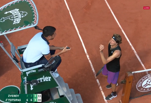 În semifinala dintre Stefanos Tsitsipas (22 de ani, 5 ATP) și Alexander Zverev (24 de ani, 6 ATP), la scorul de 6-3, 6-3, 3-5 în favoarea grecului, germanul a răbufnit la adresa arbitrului de scaun.