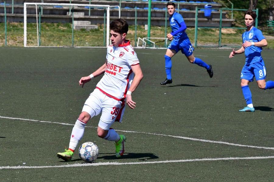 Ely Ionescu, în acțiune la echipa U19 a lui Dinamo / Sursă foto: facebook.com/ionescuely Cu ei începe reconstrucția » Prima mutare rezolvată de Dinamo după retrogradarea în Liga 2: „Nu ajung la reunire, am Bacalaureatul”