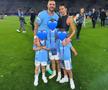 Kyle Walker și soția, Annie Kilner, alături de cei 3 copii ai cuplului (foto: Instagram)