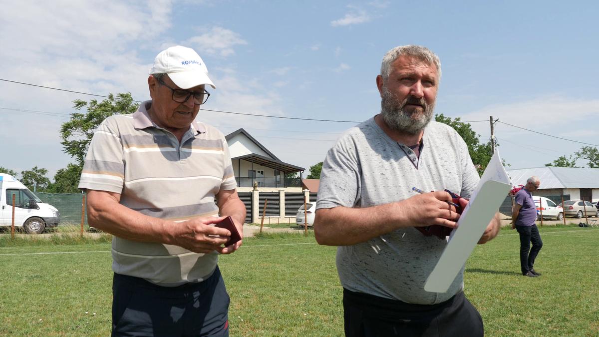 Netflix ar da lovitura la Plumbuita, în Călărași » „Stricau terenul când treceau cu morții! O luau pe gazon ca să scurteze drumul până la cimitir”