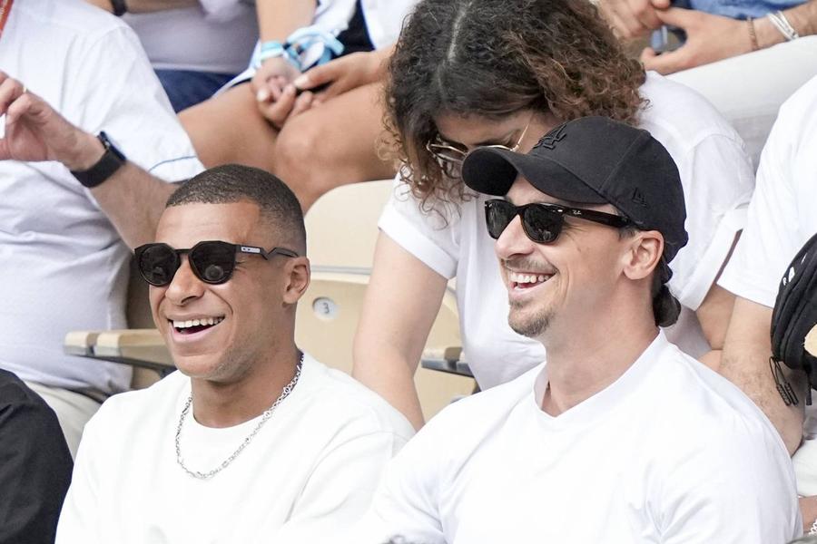Mbappe și Ibrahimovic/ foto: Imago Images Djokovic a cucerit titlul la Roland Garros și a rescris istoria tenisului » Nole, cel mai mare din toate timpurile