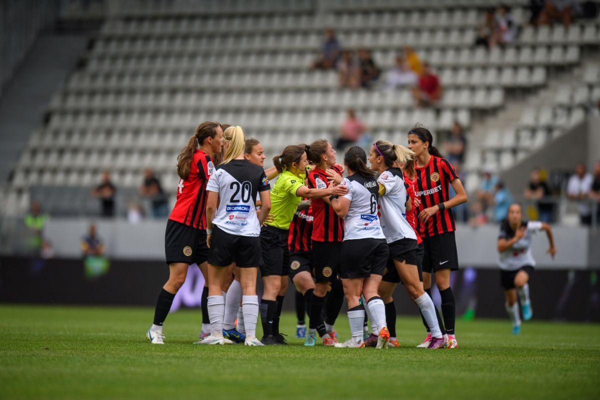 Scandal monstru și bătaie generală pe teren la finala Cupei României la fotbal feminin + Acuzații grave: „Am fost amenințată de omul de la pază”