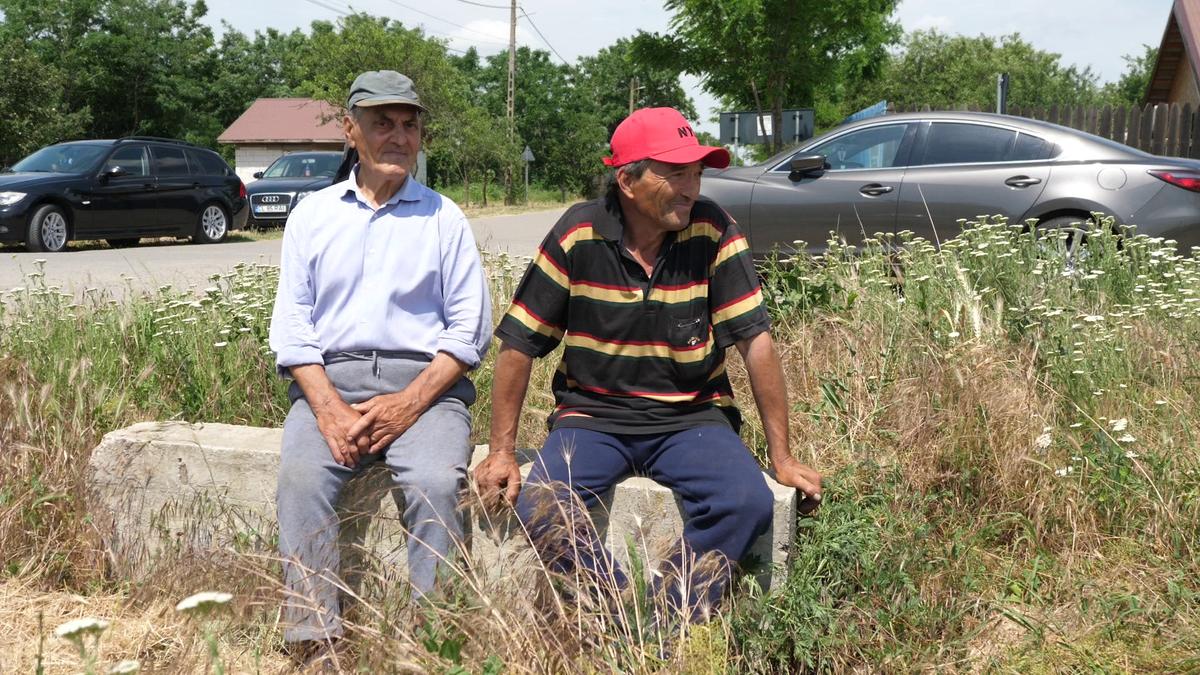 Netflix ar da lovitura la Plumbuita, în Călărași » „Stricau terenul când treceau cu morții! O luau pe gazon ca să scurteze drumul până la cimitir”