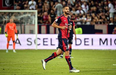 Atacantul dorit de FCSB o duce pe Cagliari în Serie A » Bari parcase autobuzul la propriu!  + Verona rămâne în prima ligă, după un baraj incendiar cu Spezia