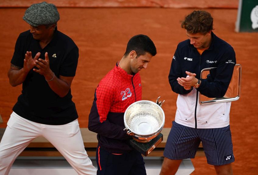 Pe podiumul de premiere, Nole a avut un mesaj pentru copiii din întreaga lumea și l-a încurajat pe adversarul din ultimul act.