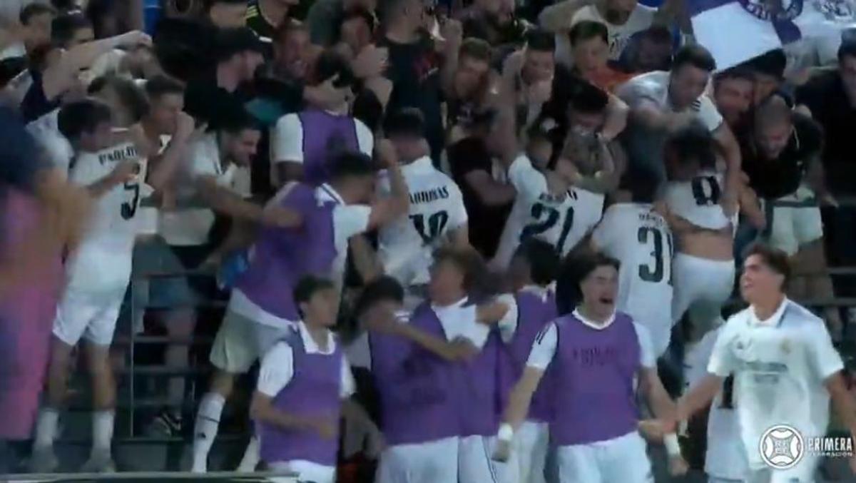 FOTO Fani au căzut cu tribuna la Real Madrid B - Barcelona B