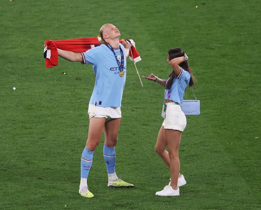 Erling Haaland a sărbătorit alături de iubita lui, Isabel Johansen (foto: Guliver/Getty Images) Dezvăluirile intime făcute de Erling Haaland: „Să vă spun cum m-a agățat Isabel”