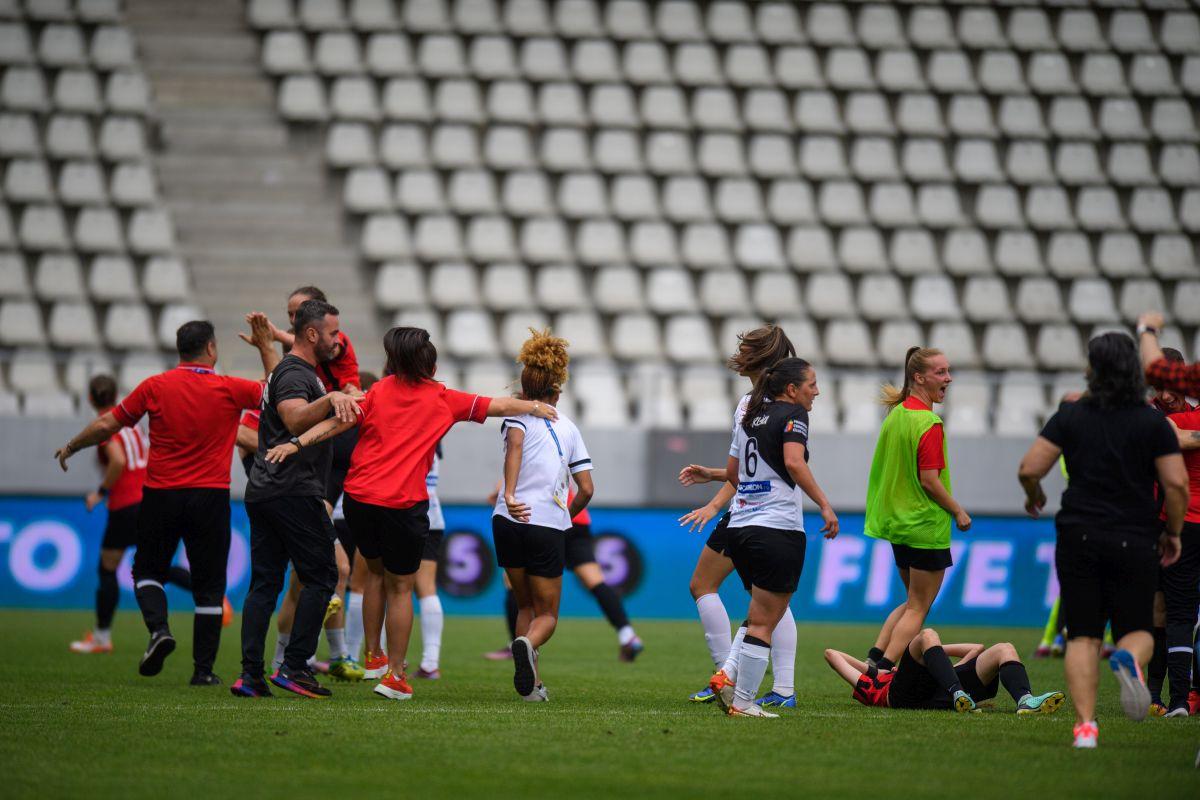 Scandal monstru și bătaie generală pe teren la finala Cupei României la fotbal feminin + Acuzații grave: „Am fost amenințată de omul de la pază”