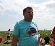 Netflix ar da lovitura la Plumbuita, în Călărași » „Stricau terenul când treceau cu morții! O luau pe gazon ca să scurteze drumul până la cimitir”