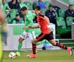 Debutul la Saint-Etienne, vs Rennes. Aici, în duel cu Ramy Bensebaini