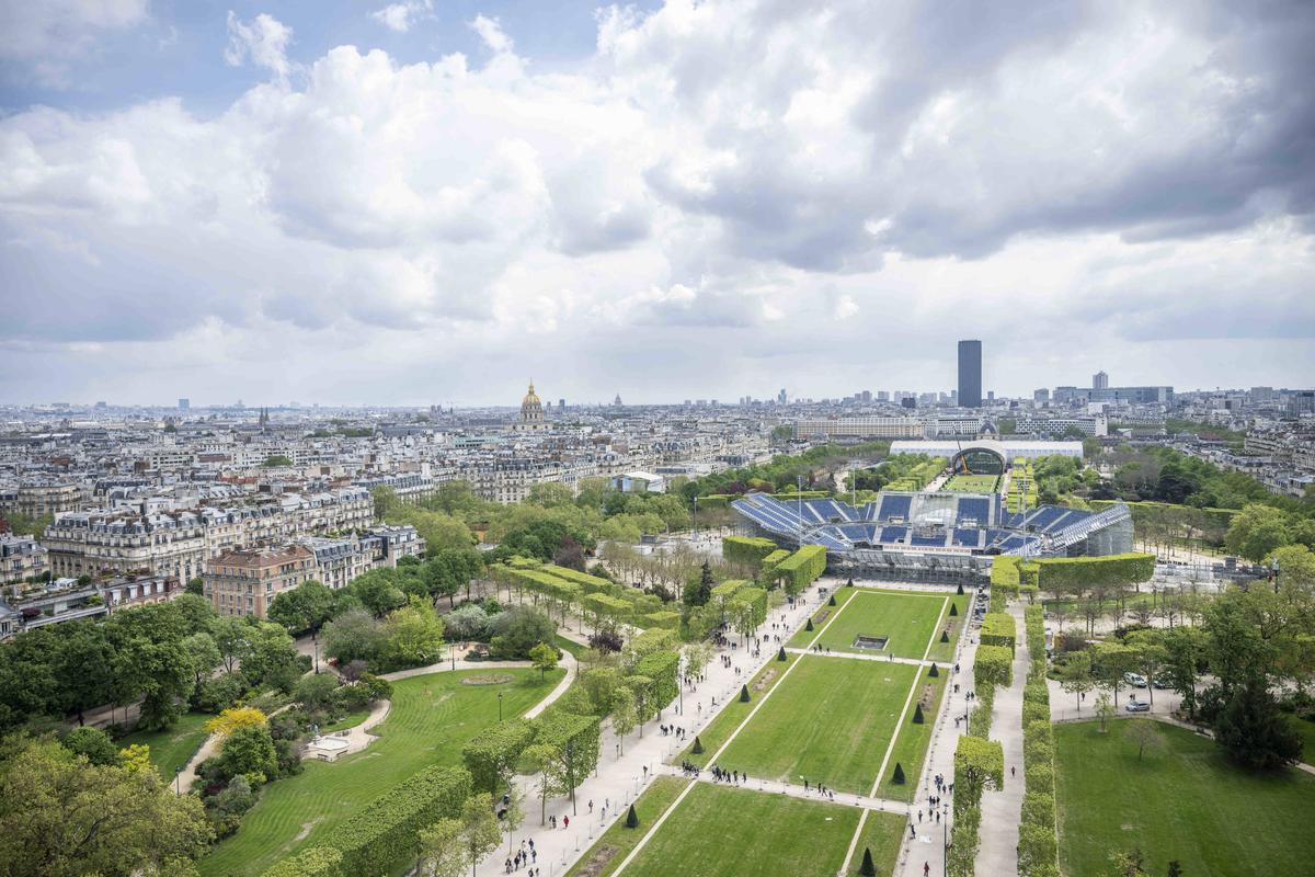 Spectaculos! Stadionul temporar de 13.000 de locuri apărut fix lângă Turnul Eiffel » Va găzdui o competiție în vogă la Jocurile Olimpice
