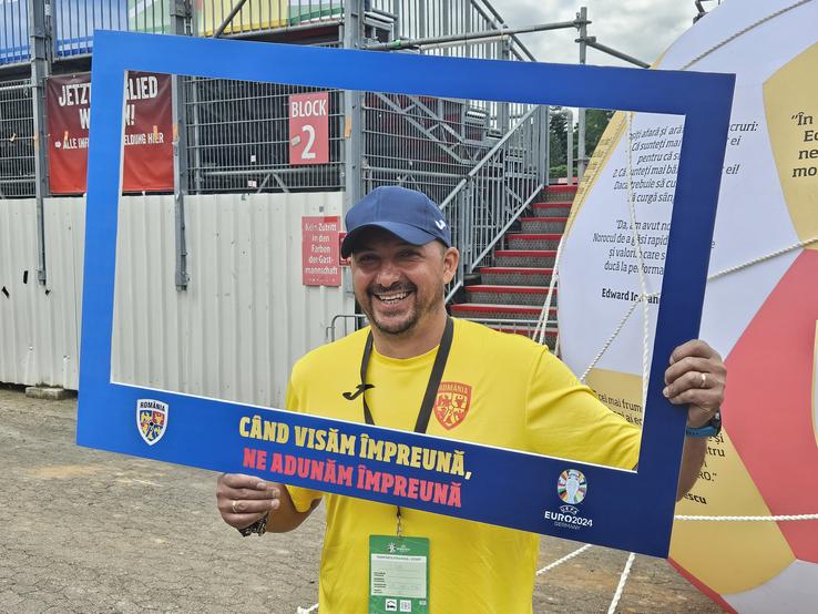 Nici oamenii de la FRF nu au rămas impasibili la bucuria fanilor. Foto: Eduard Apostol (GSP)