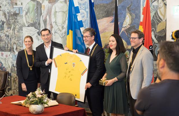 Recepție specială pentru delegația României în Wurzburg » Răzvan Burleanu: „Asta poate fi cea mai bună generație din ultimii 20 de ani” + A vorbit și despre politică și alegeri