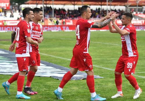 Antoni Ivanov, dreapta, pe vremea când evolua la Dinamo
