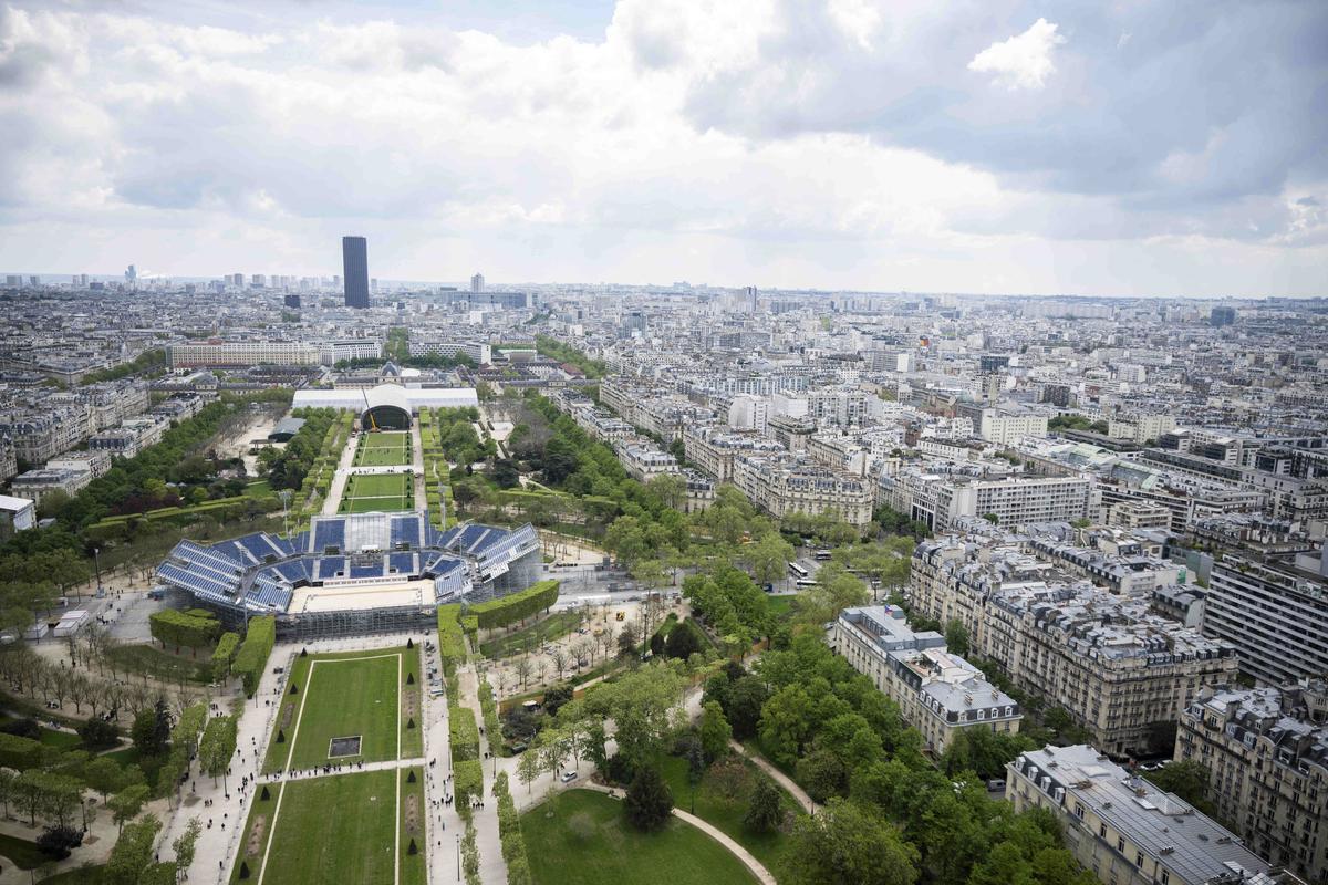 Spectaculos! Stadionul temporar de 13.000 de locuri apărut fix lângă Turnul Eiffel » Va găzdui o competiție în vogă la Jocurile Olimpice