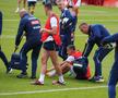 Edi Iordănescu a avut emoții cu Nicușor Bancu. În urma unui duel, a avut nevoie de intervenția echipei medicale. Foto: Ionuț Iordache (GSP)