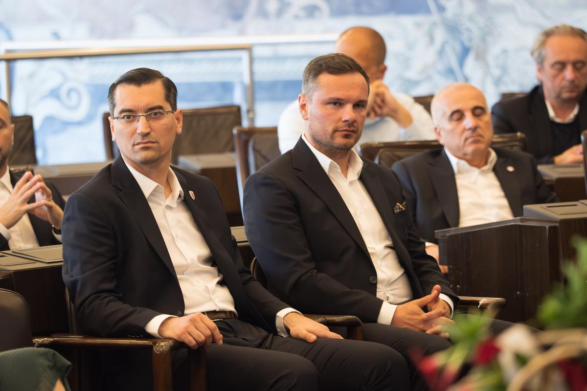 Recepție specială pentru delegația României în Wurzburg » Răzvan Burleanu: „Asta poate fi cea mai bună generație din ultimii 20 de ani” + A vorbit și despre politică și alegeri