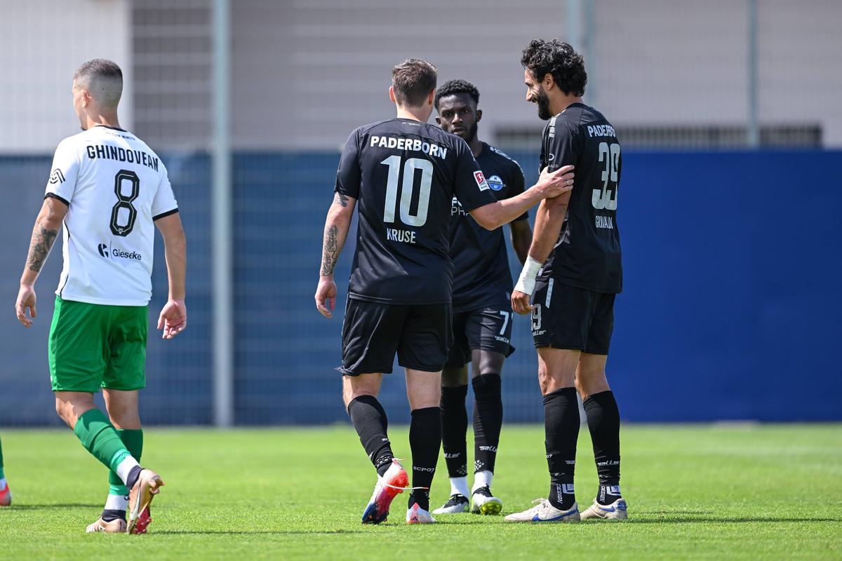 Dinamo testează mai multe piste » Un mijlocaș central austriac se află la Săftica sub comanda lui Zeljko Kopic