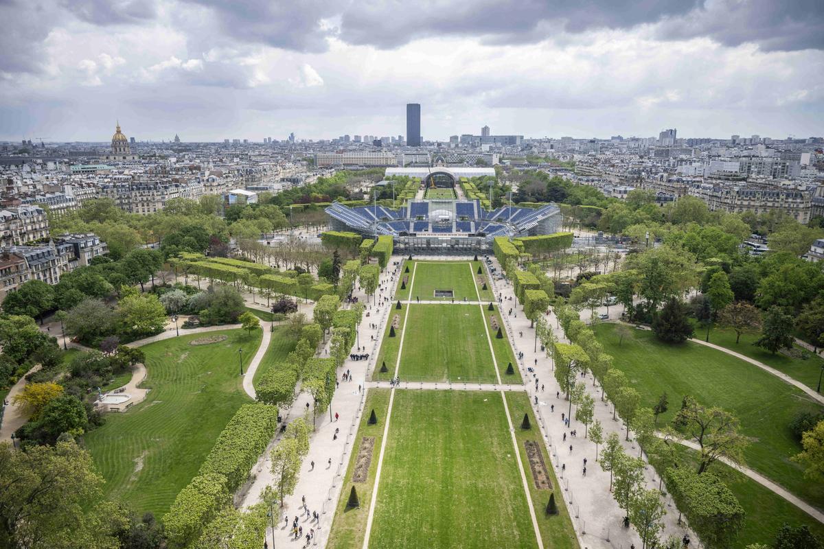 Spectaculos! Stadionul temporar de 13.000 de locuri apărut fix lângă Turnul Eiffel » Va găzdui o competiție în vogă la Jocurile Olimpice