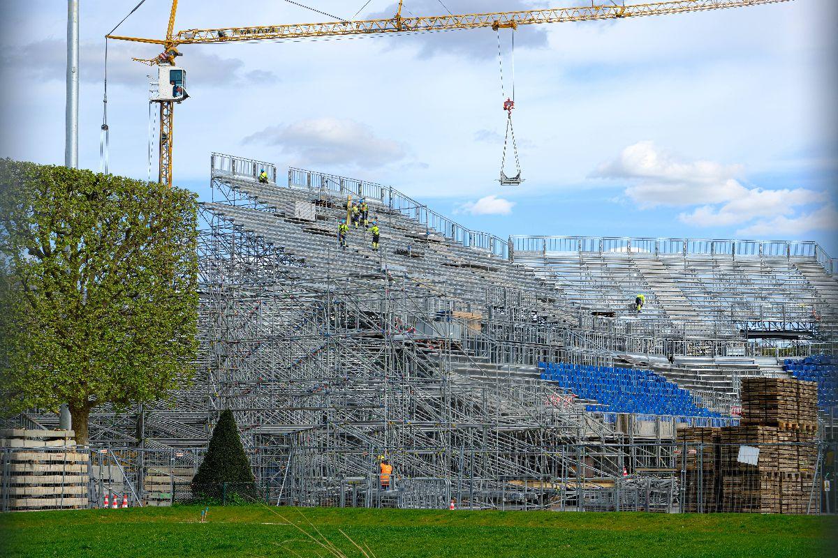Spectaculos! Stadionul temporar de 13.000 de locuri apărut fix lângă Turnul Eiffel » Va găzdui o competiție în vogă la Jocurile Olimpice