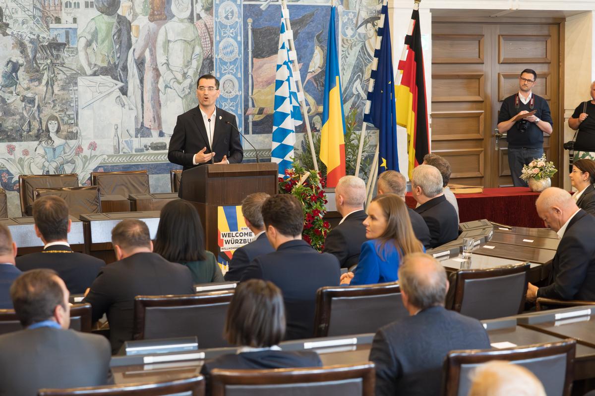 Recepție specială pentru delegația României în Wurzburg » Răzvan Burleanu: „Asta poate fi cea mai bună generație din ultimii 20 de ani” + A vorbit și despre politică și alegeri