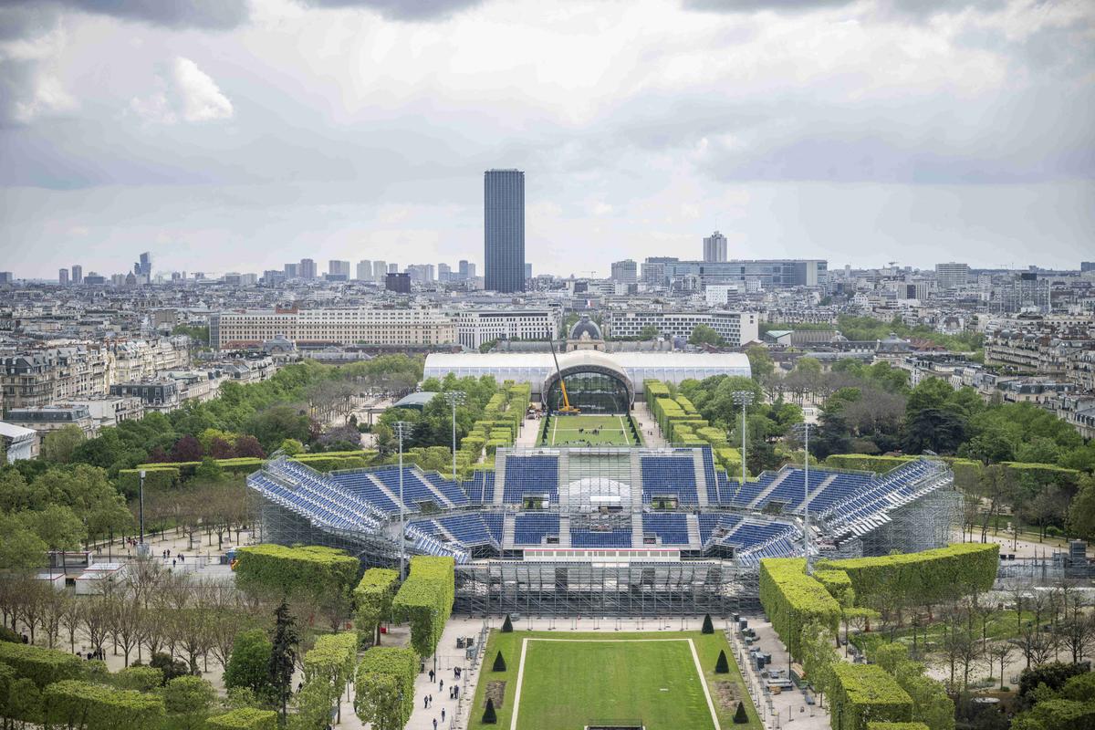 Spectaculos! Stadionul temporar de 13.000 de locuri apărut fix lângă Turnul Eiffel » Va găzdui o competiție în vogă la Jocurile Olimpice