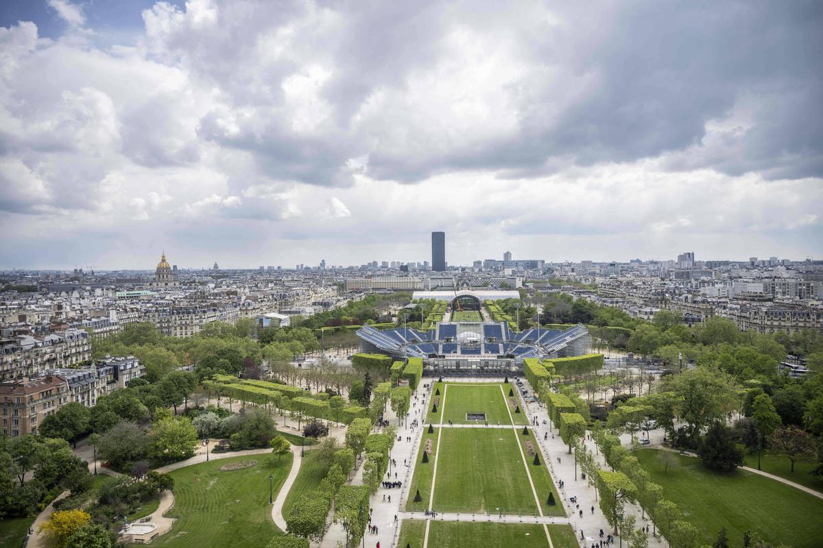 Spectaculos! Stadionul temporar de 13.000 de locuri apărut fix lângă Turnul Eiffel » Va găzdui o competiție în vogă la Jocurile Olimpice