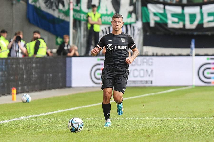 Darius Ghindovean, în tricoul celor de la Munster. Sursă foto: Imago Deturnat! Mititelu i-a „suflat” jucătorul lui Dinamo » FCU Craiova a anunțat transferul