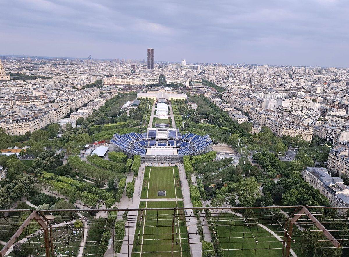 Spectaculos! Stadionul temporar de 13.000 de locuri apărut fix lângă Turnul Eiffel » Va găzdui o competiție în vogă la Jocurile Olimpice