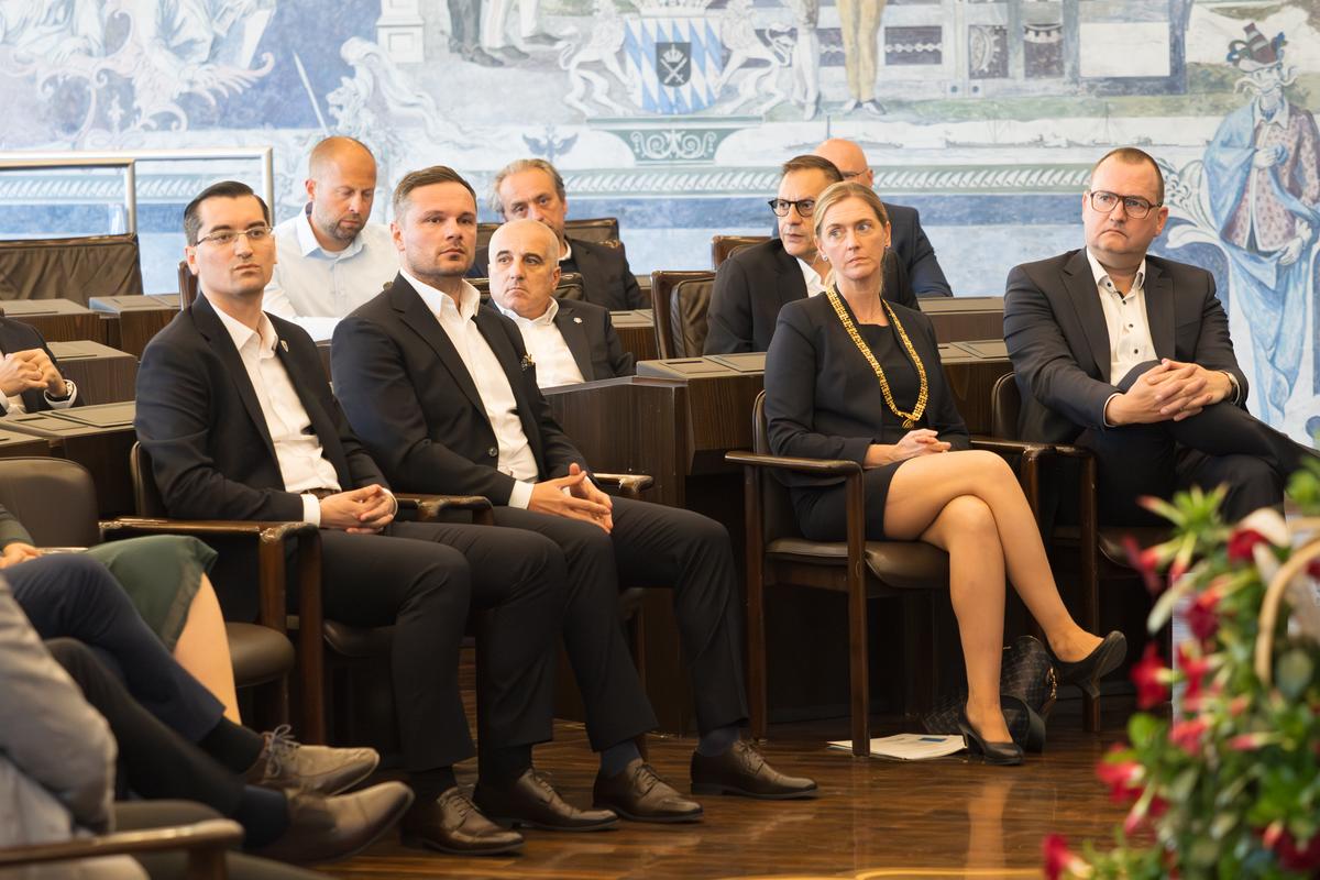 Recepție specială pentru delegația României în Wurzburg » Răzvan Burleanu: „Asta poate fi cea mai bună generație din ultimii 20 de ani” + A vorbit și despre politică și alegeri