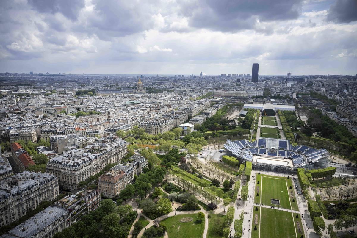 Spectaculos! Stadionul temporar de 13.000 de locuri apărut fix lângă Turnul Eiffel » Va găzdui o competiție în vogă la Jocurile Olimpice
