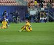Jucătorii României U21, consolați de mame și iubite după înfrângerea cu Italia