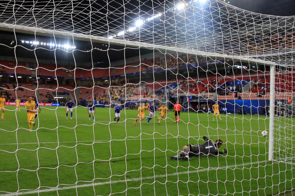 Louis Munteanu a ratat un penalty în Italia U21 - România U21