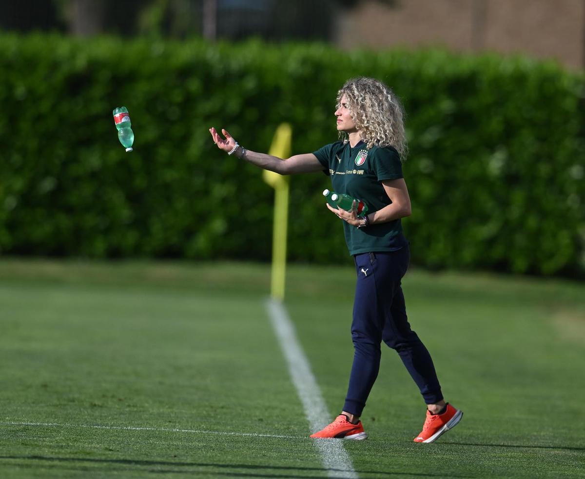 Italia a venit cu nutriționistul la meciul contra României Under 21 » Cine este Maria Luisa, apariția misterioasă din staff-ul Squadra Azzurra