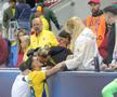 Jucătorii României U21, consolați de mame și iubite după înfrângerea cu Italia