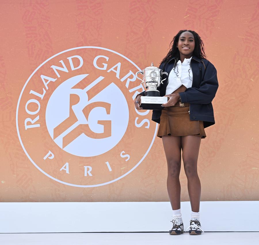Coco Gauff cu trofeul de la Roland Garros, al doilea din cariera sa FOTO Imago Images Patrick Mouratoglou: „Există un singur superstar în tenisul feminin”