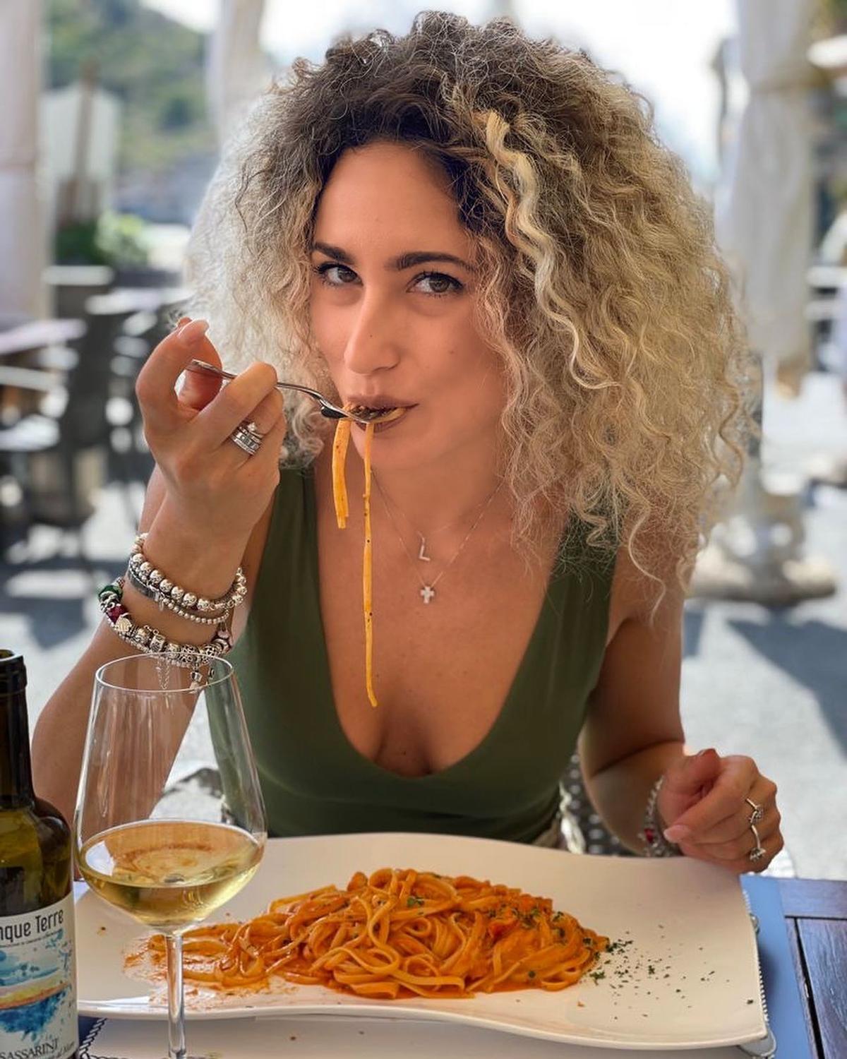 Italia a venit cu nutriționistul la meciul contra României Under 21 » Cine este Maria Luisa, apariția misterioasă din staff-ul Squadra Azzurra
