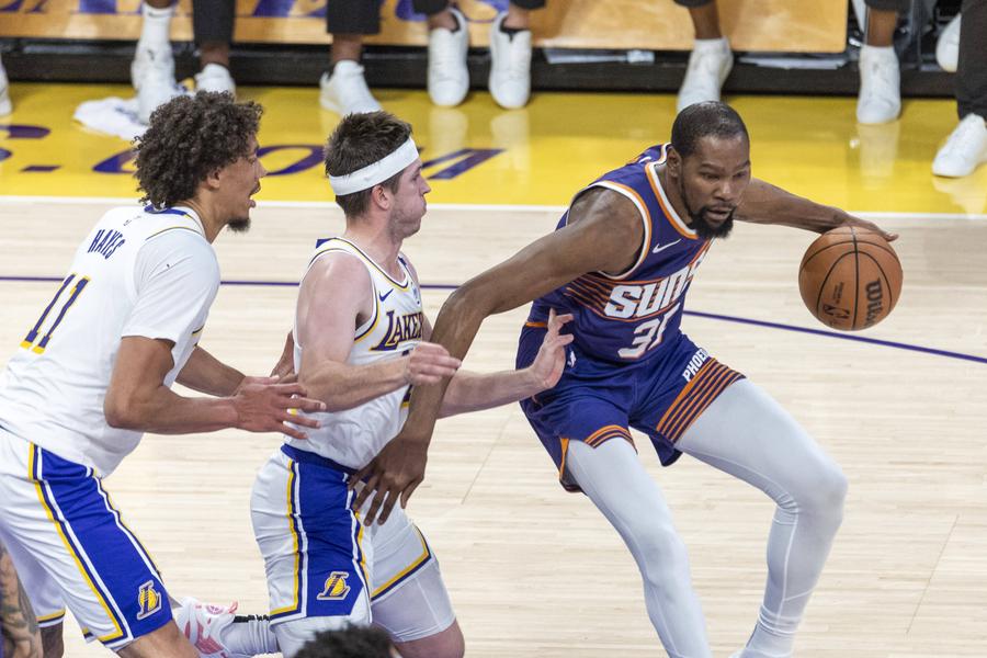 Kevin Durant jucând pentru Phoenix Suns. Foto: Imago Kevin Durant pleacă de la Phoenix Suns în această vară » Echipa la care ar putea ajunge dublul campion NBA