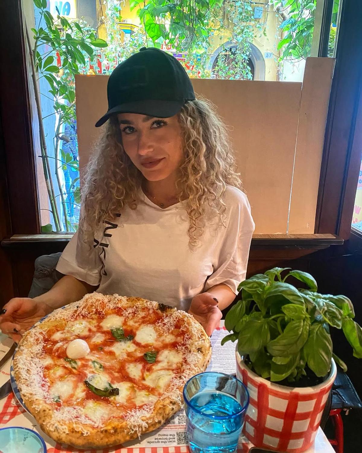 Italia a venit cu nutriționistul la meciul contra României Under 21 » Cine este Maria Luisa, apariția misterioasă din staff-ul Squadra Azzurra