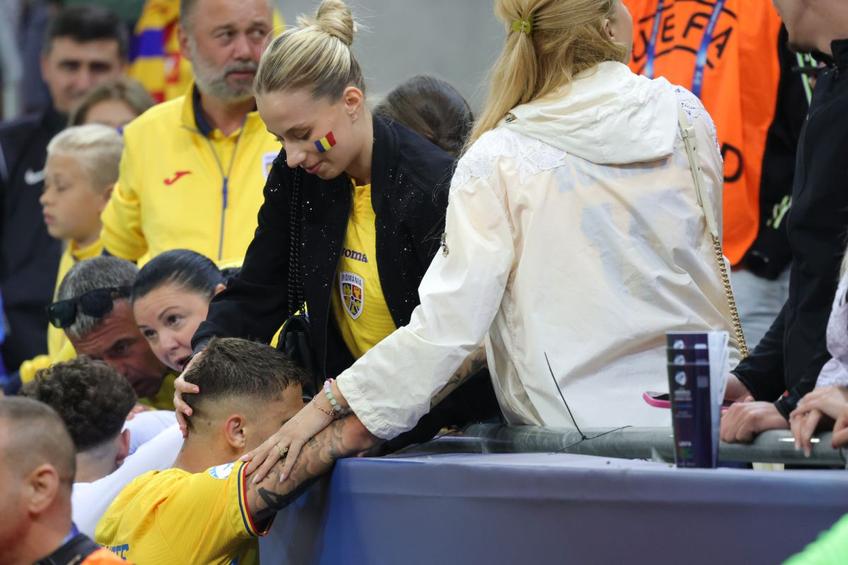 Jucătorii naționalei României U21 au fost consolați de mame și iubite după înfrângerea cu Italia / Foto: Ionuț Iordache GSP