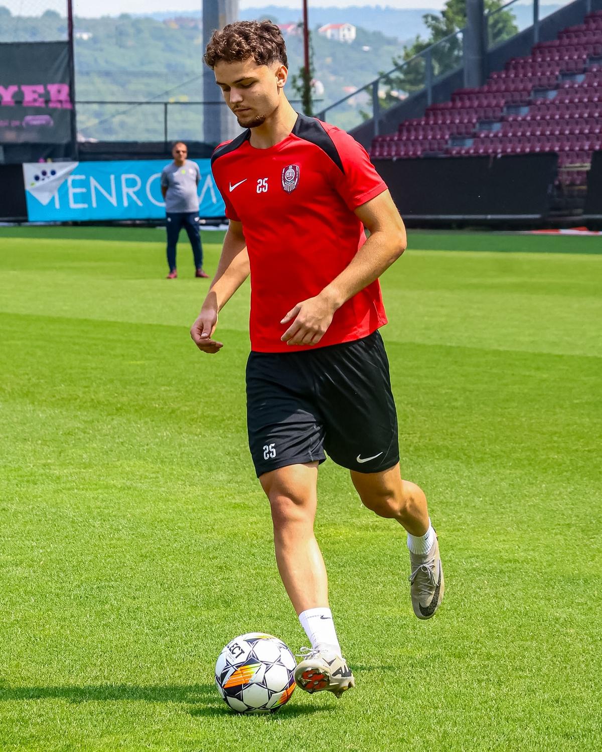 Dan Petrescu își poate pierde un titular de la CFR Cluj » Acesta se poate transfera în Germania + I se caută deja înlocuitor
