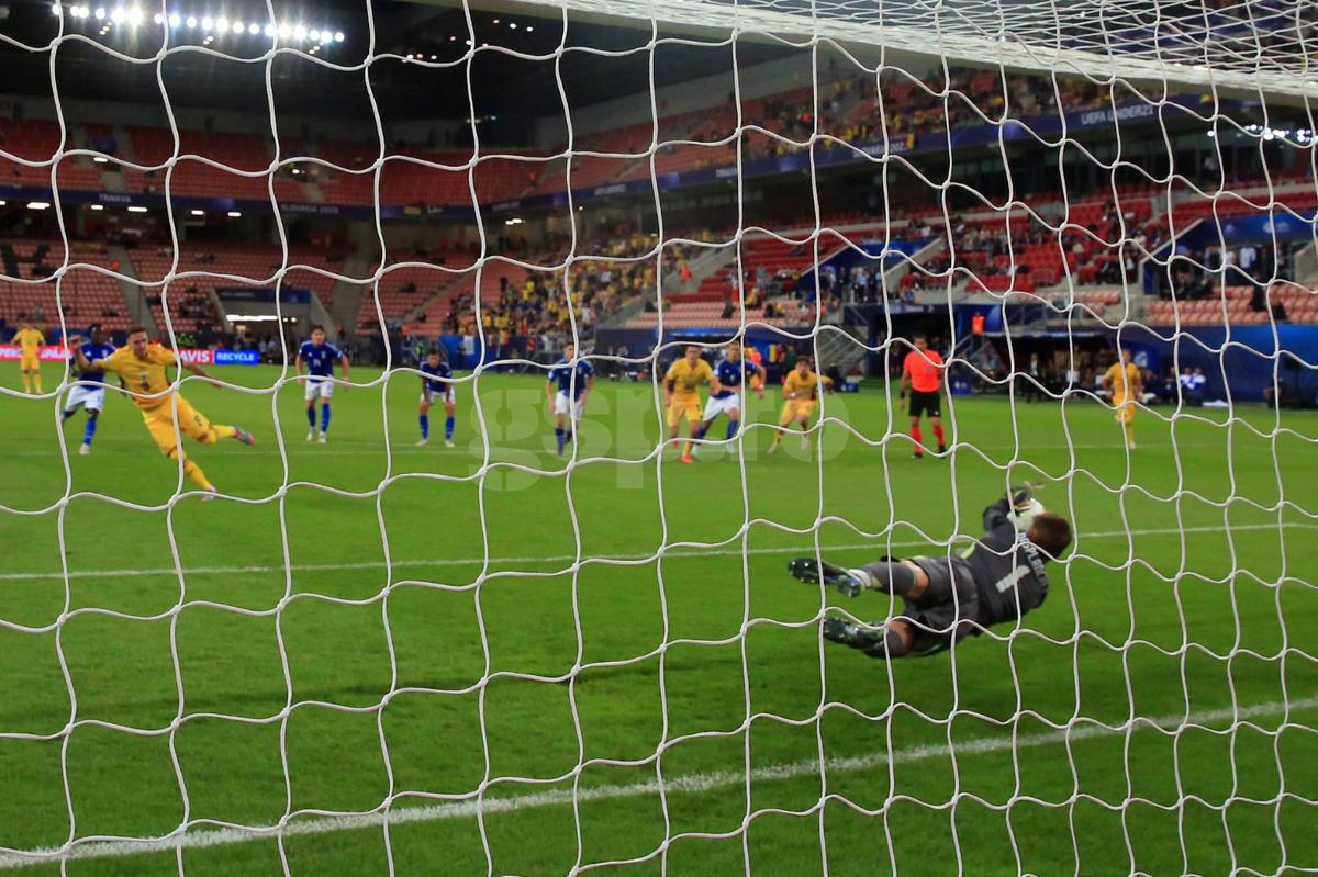 Louis Munteanu a ratat un penalty în Italia U21 - România U21