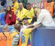 Jucătorii României U21, consolați de mame și iubite după înfrângerea cu Italia