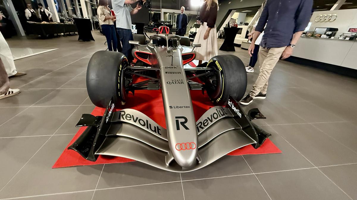 Monopostul Audi R26 de Formula 1 a fost adus la București » Unde poate fi văzută mașina constructorului german