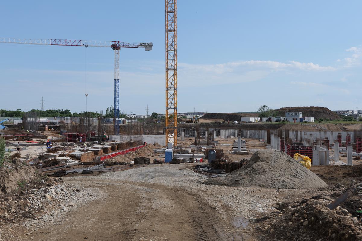 Se construiește stadionul viitorului în România » Va funcționa exclusiv cu energie regenerabilă: GSP a vizitat șantierul unde se muncește la 30 de grade!