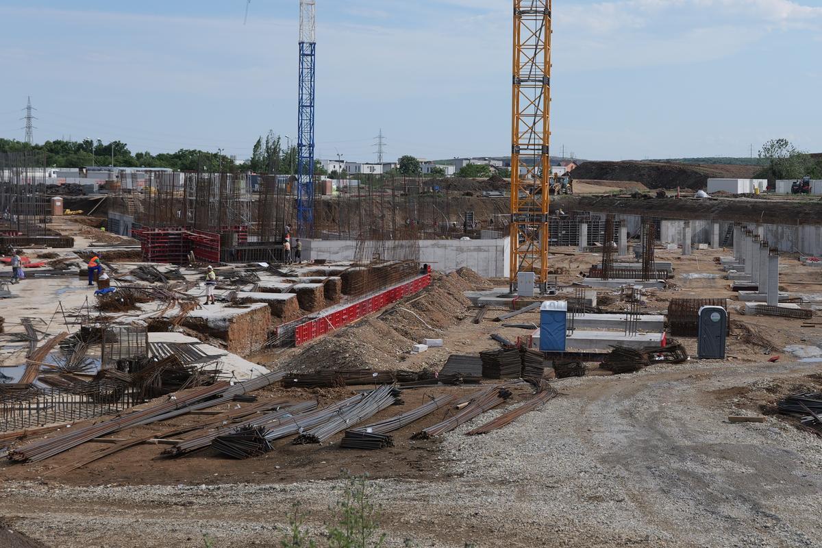 Se construiește stadionul viitorului în România » Va funcționa exclusiv cu energie regenerabilă: GSP a vizitat șantierul unde se muncește la 30 de grade!